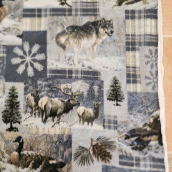 Vintage Mountain Wildlife Heavy Super Soft Fleece Fabric Material - 58" x 42" - Picture 4 of 5